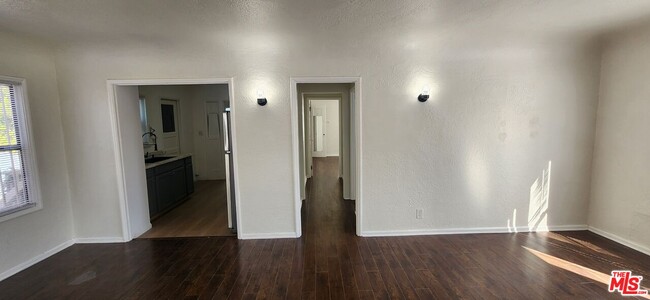 Building Photo - 1129 Queen Anne Pl