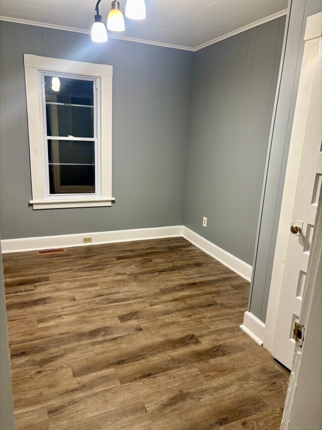 Building Photo - 35 James St