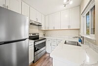 Building Photo - Bright & Beautiful 2BR Apartment Near Plea...