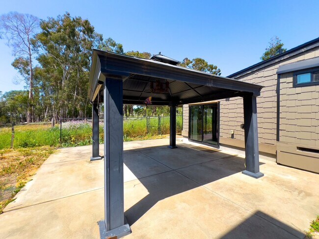 Building Photo - Charming Country Studio with Vineyard View...