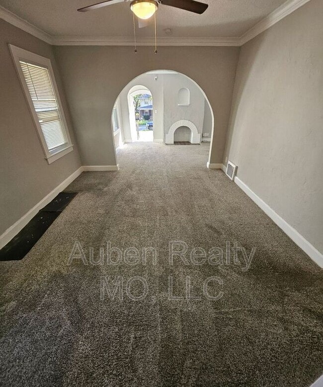 Building Photo - 1158 E 75th Terrace