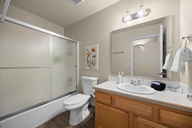 Building Photo - 1100 Heckathorn Pl