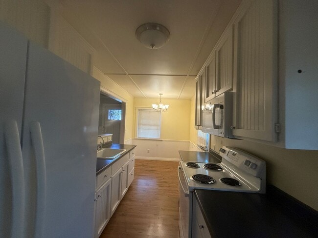 Building Photo - Cute 1 bedroom 1 bath home.