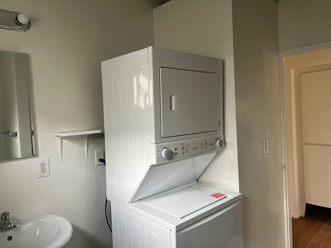 Building Photo - 652 San Juan Ave