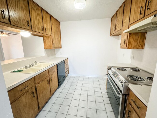 Building Photo - 109 Waterford Dr