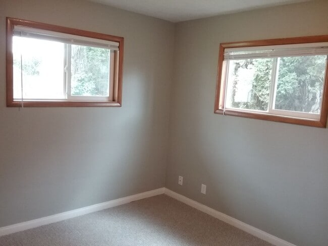 Building Photo - Updated Three Bedroom Home in Keizer