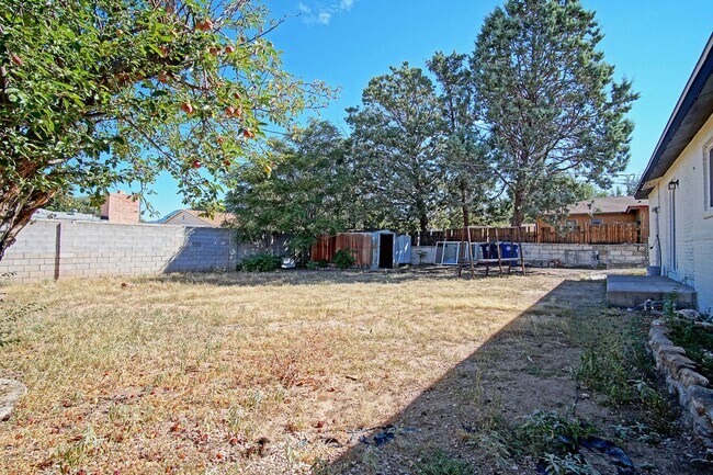 Building Photo - UPTOWN UPDATED 3/BD 2/BA 1/CG