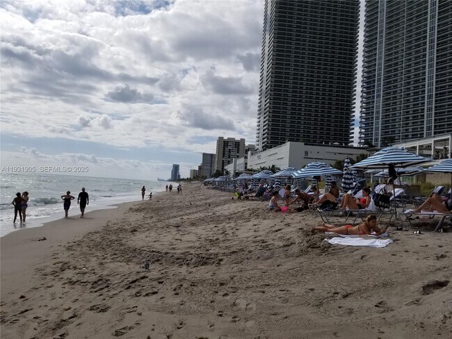 Building Photo - 4001 S Ocean Dr