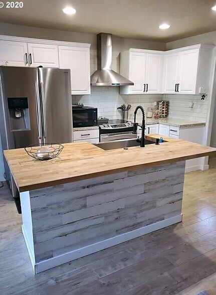 Building Photo - 845 NE 109th Ct