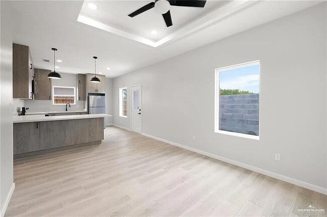 Building Photo - 18 N 56th Ln