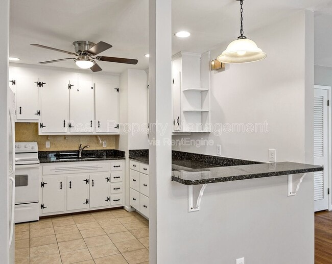 Building Photo - 200 N Grove Ave