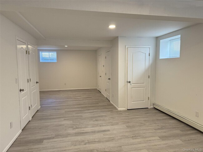 Building Photo - 62 A Linwood Rd N