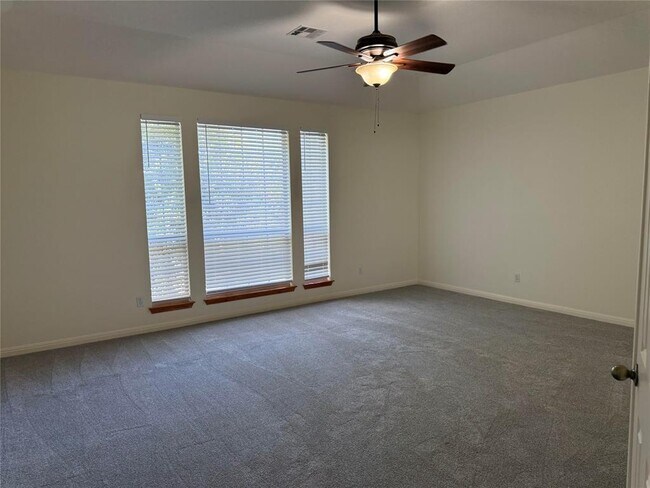 Building Photo - 1511 Homewood Cir