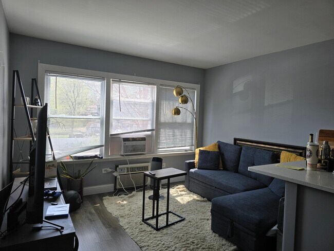 Building Photo - 1319 Ogden Ave