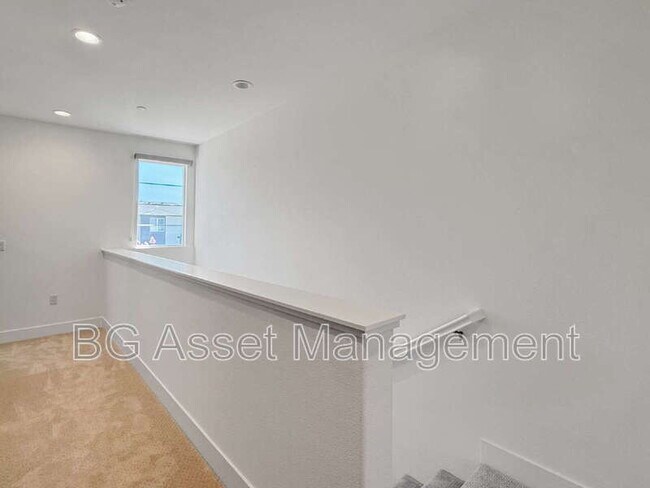 Building Photo - 223 Bolt Ct