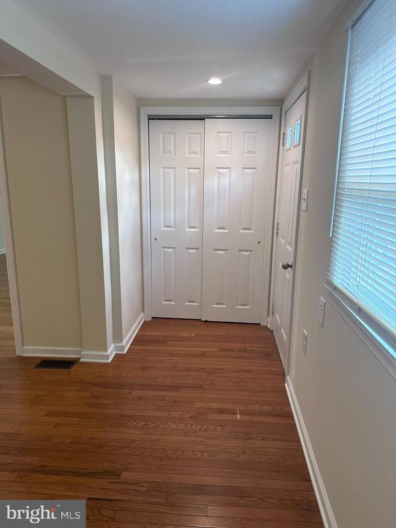 Building Photo - 371 Easton Rd