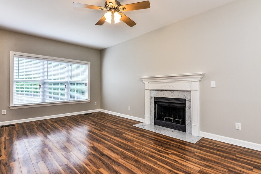 Building Photo - 909 Lotus Ln