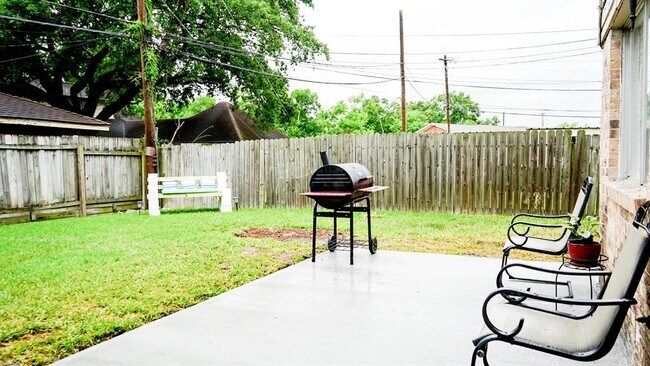 Building Photo - 6708 Biggs Ct