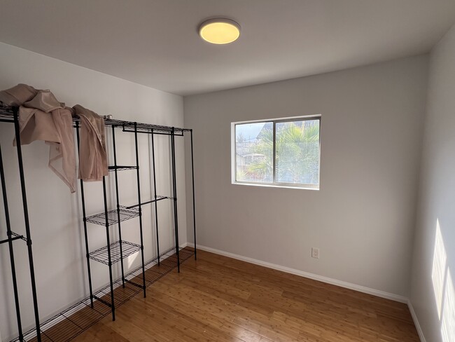 Bedroom 1 -Flex Room / Offic / Walk-in-Closet - 322 W Plymouth St