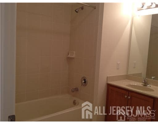 Building Photo - 613 Doral Ct