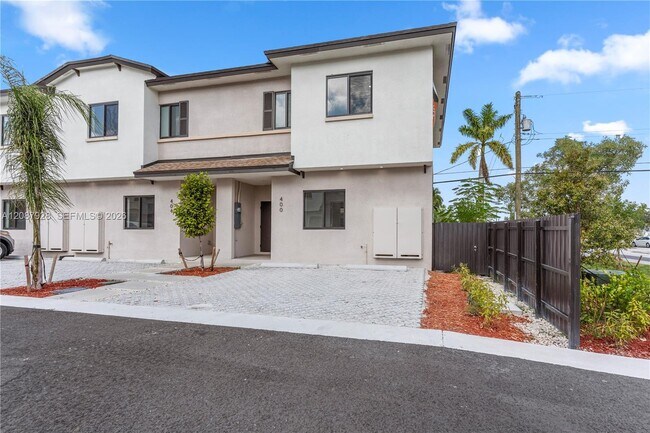 Building Photo - 405 W Palm Dr