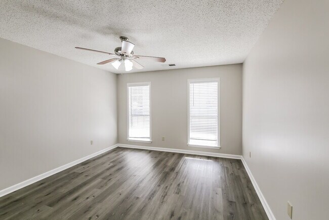 Building Photo - 10156 Phillips Dr