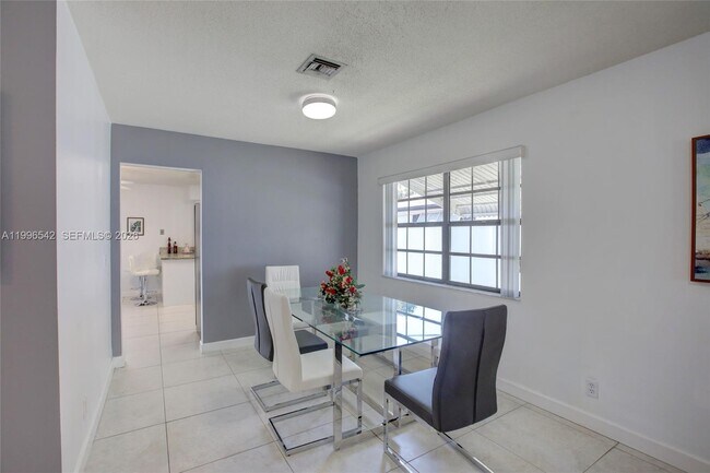 Building Photo - 418 SE 4th St