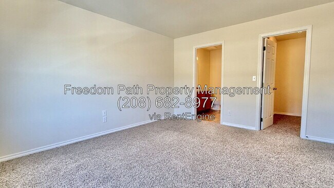 Building Photo - 2918 N Boyer Ave