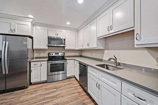 Building Photo - 25 Lexington Ln W