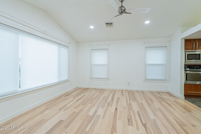 Building Photo - 5625 E Tierra Buena Ln