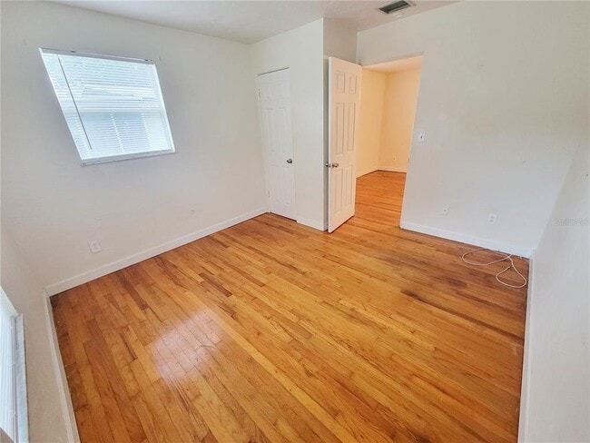 Building Photo - 5610 Kelly Dr N