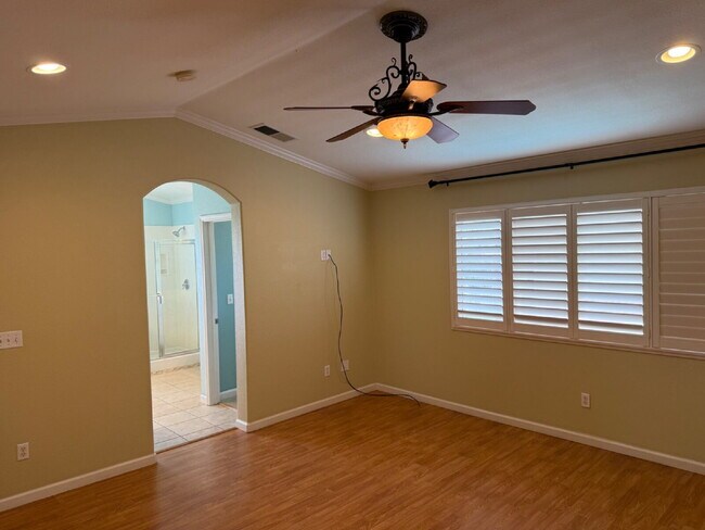 Building Photo - Gorgeous 5 Bedroom, 3 Bathroom Home With a Pool in perfect Tracy Location