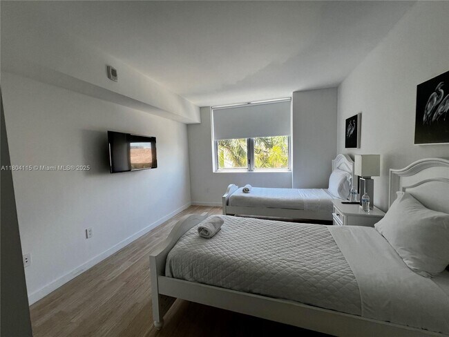Building Photo - 2600 E Hallandale Beach Blvd
