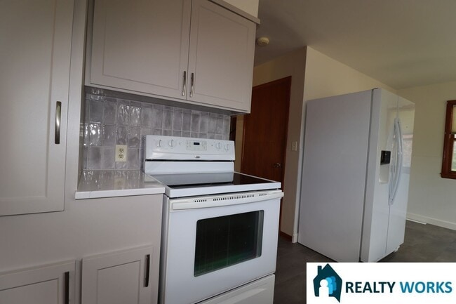 Building Photo - Charming 5 bed House!