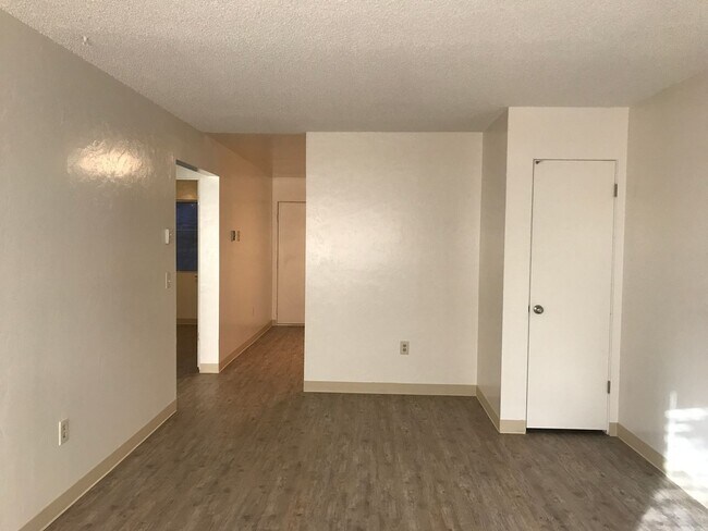Building Photo - 625 Dameron Dr