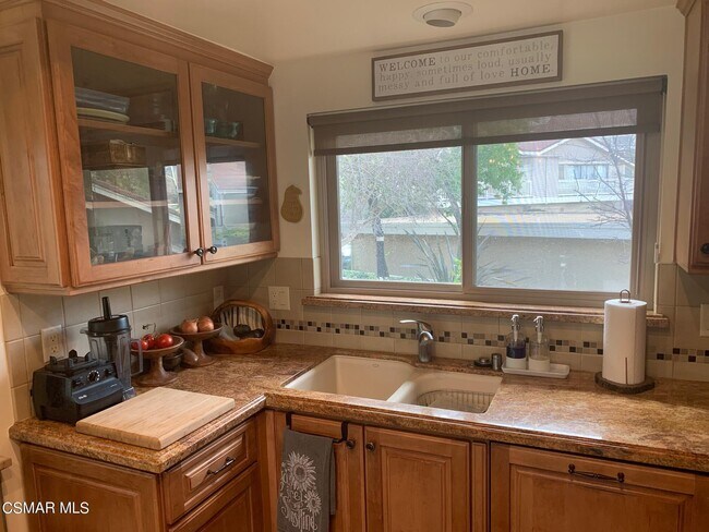 Building Photo - 204 Estrellita Ln
