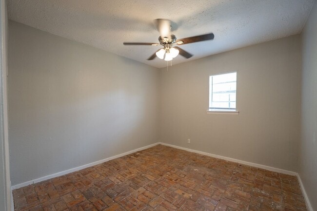 Building Photo - 3 bedroom home in Mesquite!