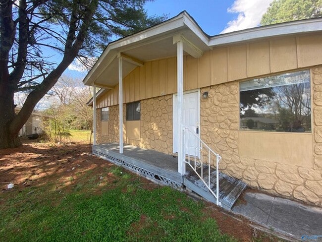 Building Photo - 3203 Delisa Cir NW