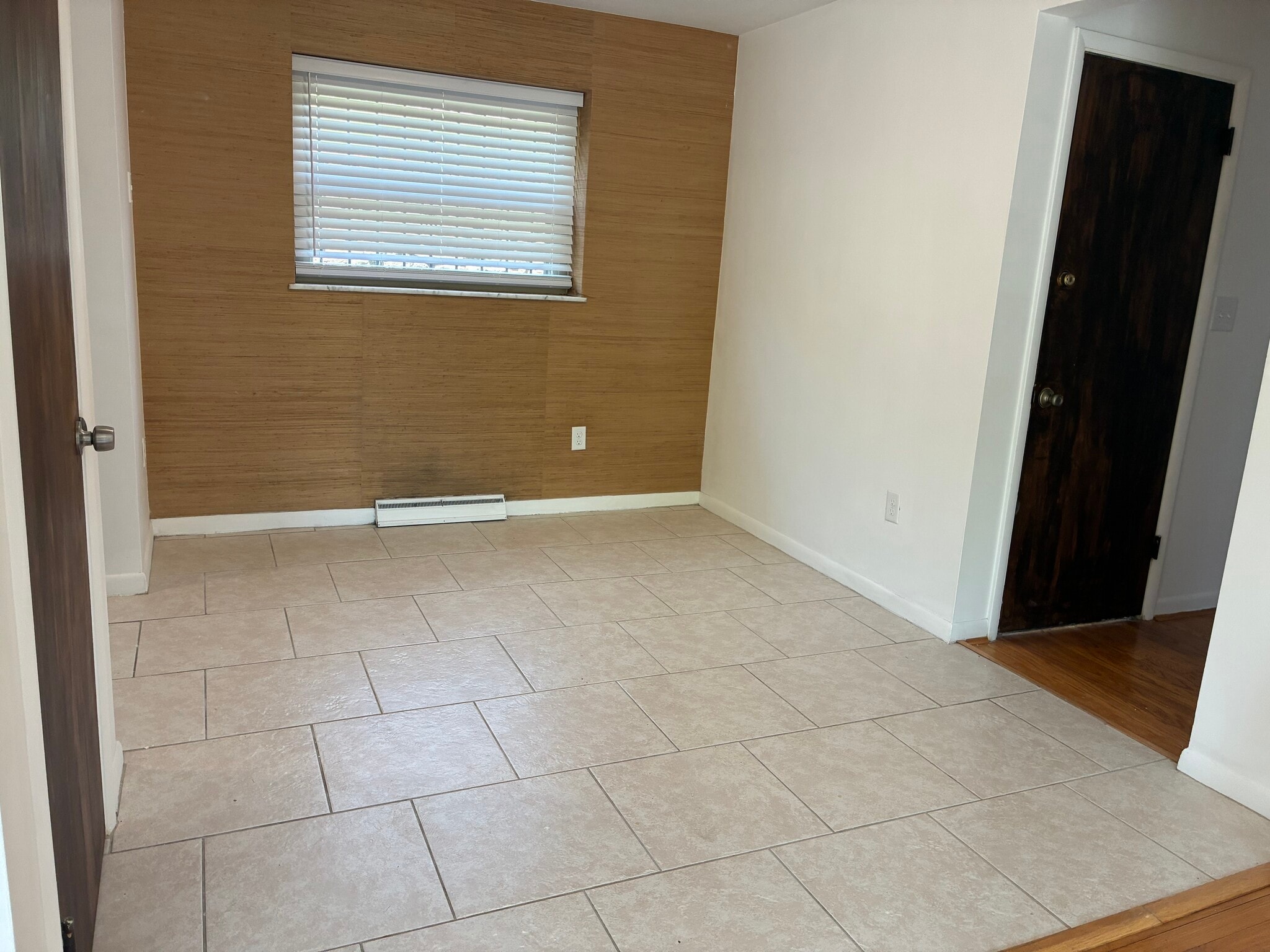 Dining area - 1130 River Hill Dr