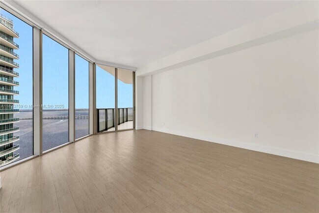 Building Photo - 1300 Brickell Bay Dr