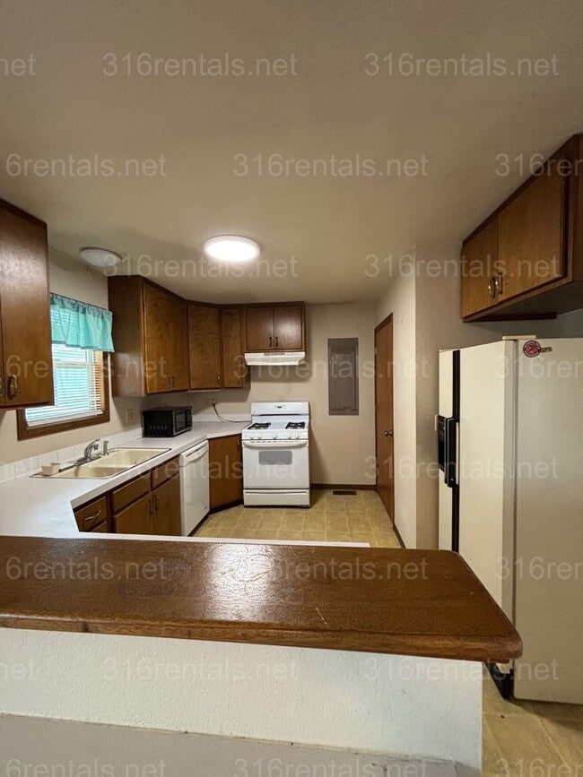 Building Photo - Three bed two bath house available now!