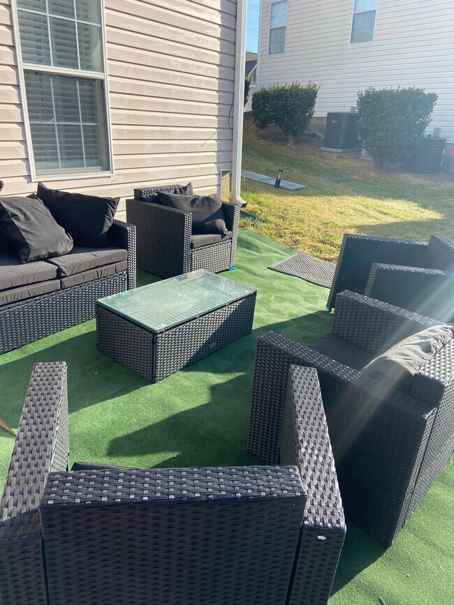 Outside sitting area - 7853 Mohansic Park Ln
