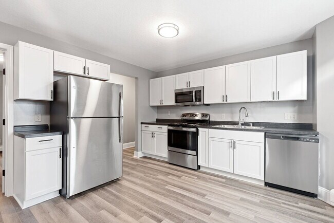 Building Photo - 2407 Buchanan St NE