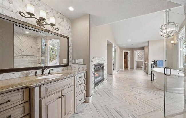 Building Photo - 4443L W Cottonwood Pl