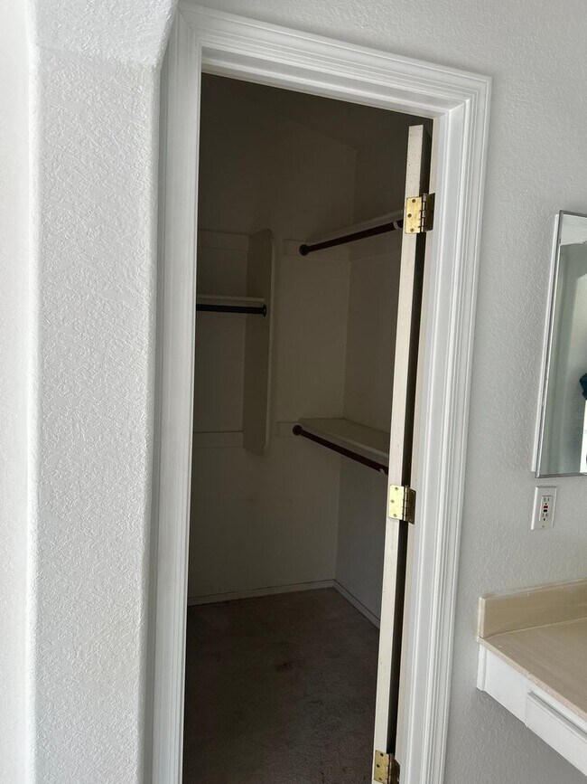 Building Photo - 7277 W Maple Ridge Dr