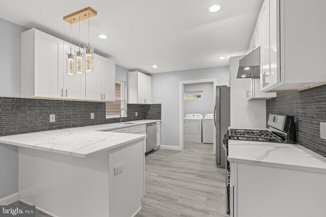 Building Photo - 34 Hinsdale Ln