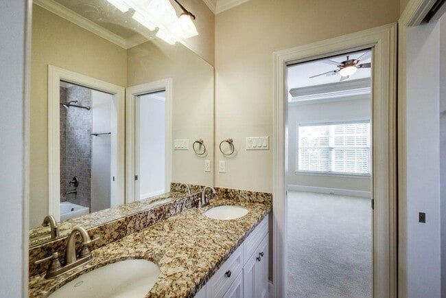 Building Photo - 4324 Ione St
