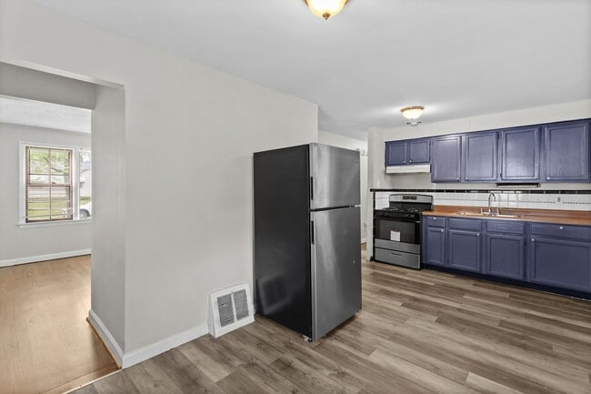Building Photo - Adorable 3 bed 1 bath in Bellefontaine Nei...
