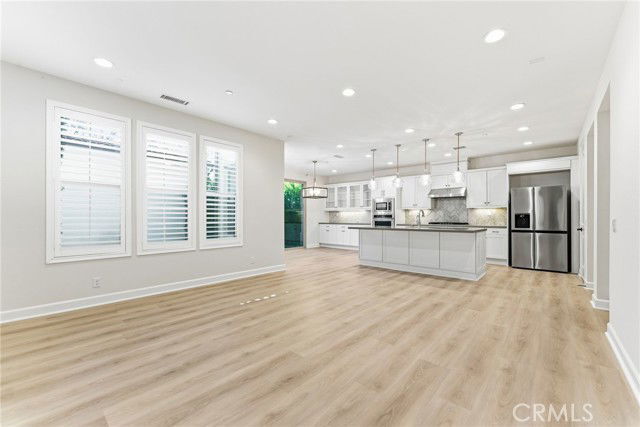 Building Photo - 137 Halo