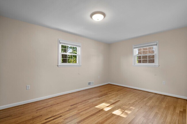 Building Photo - 3 Bed 2.5 Bath - Bethesda Split Level Single Family - Move In Ready